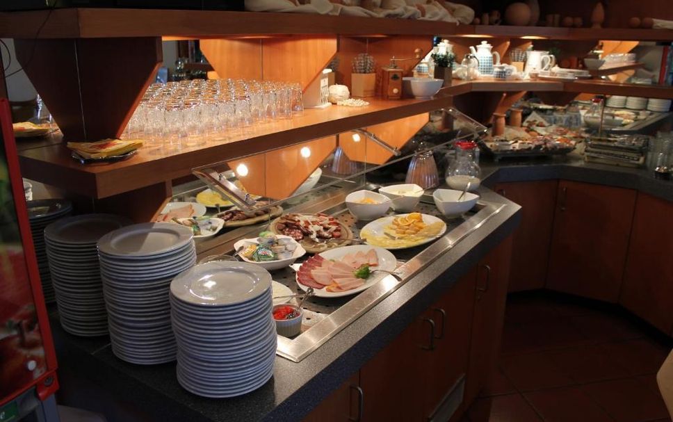 Buffet Photo